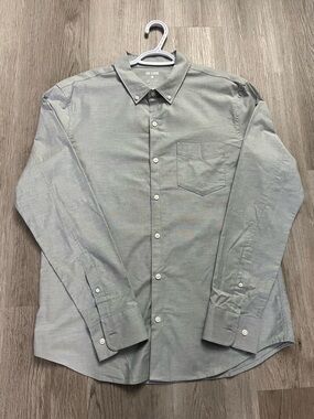 0092–Button-Down Dress Shirt in Light Gray